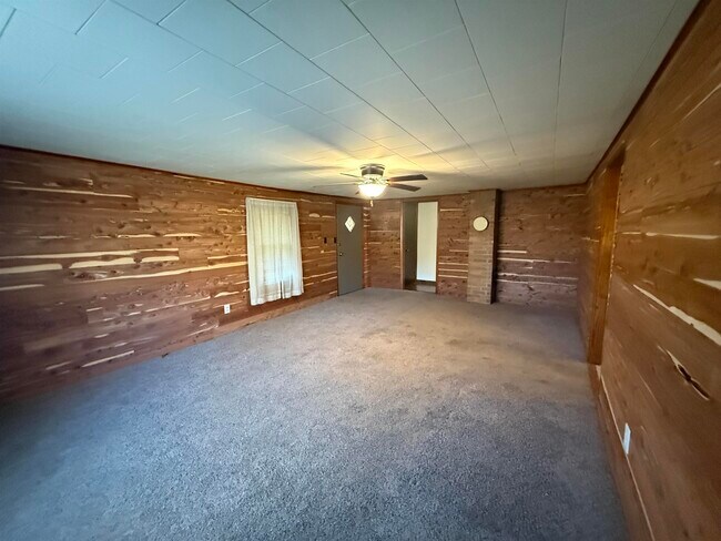 Building Photo - 122 Helm Rd