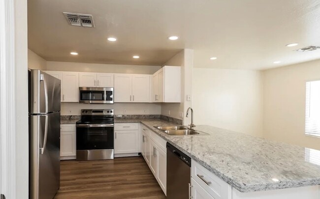 Building Photo - 704 Gibson St