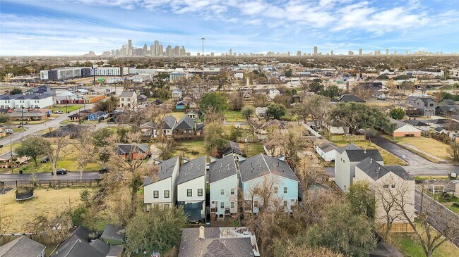 Building Photo - 1405 E 33rd St