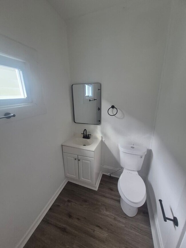 Building Photo - Charming 2-Bedroom Home with Fenced Yard in Covington!