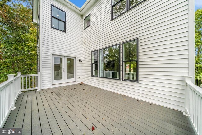 Building Photo - 801 Cedar Ave