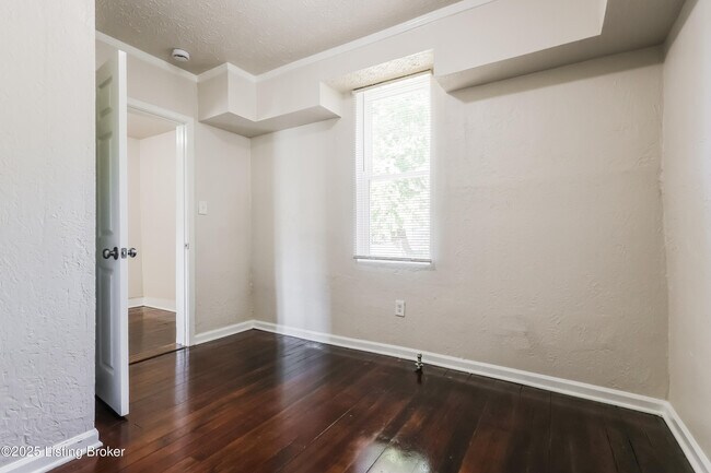 Building Photo - 110 S 41st St
