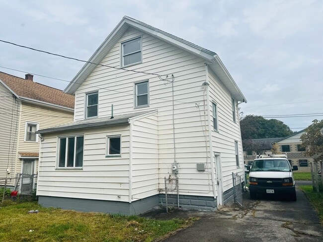 Building Photo - DREAM LOCATION !! LOOKS LIKE PRIVET ROAD !!!