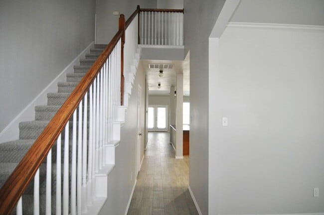 Building Photo - 9020 Brook Hill Ln