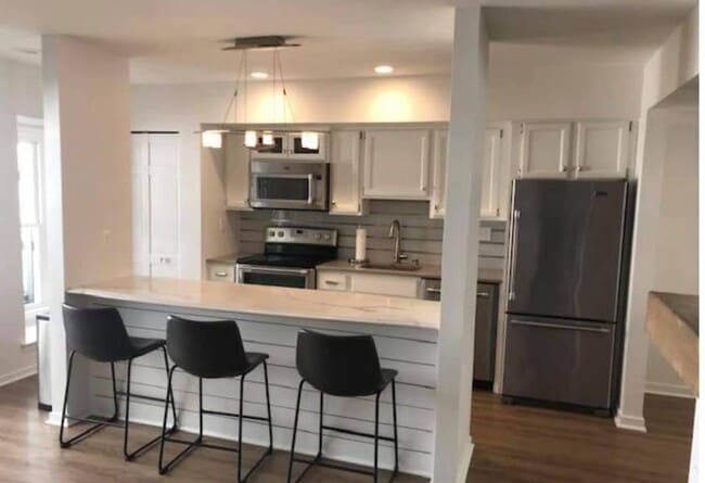 Building Photo - 5002 Shannon Ct