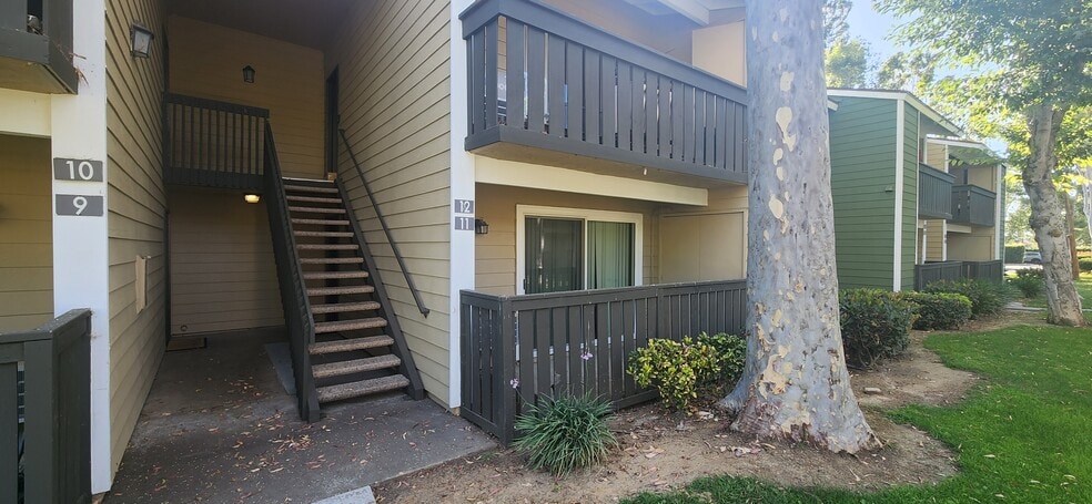 Building Photo - 3535 Banbury Dr