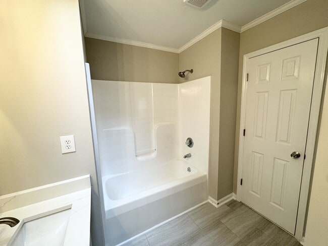 Building Photo - 3900-3AA4 Sterling Pointe Dr