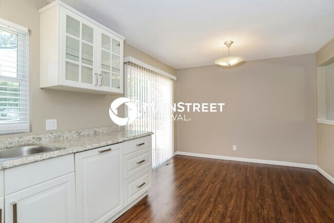 Building Photo - 3 Bedroom Pet-Friendly Home in OVERLAND PA...