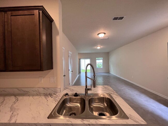 Building Photo - Charming 3-Bedroom Townhome for Rent in De...