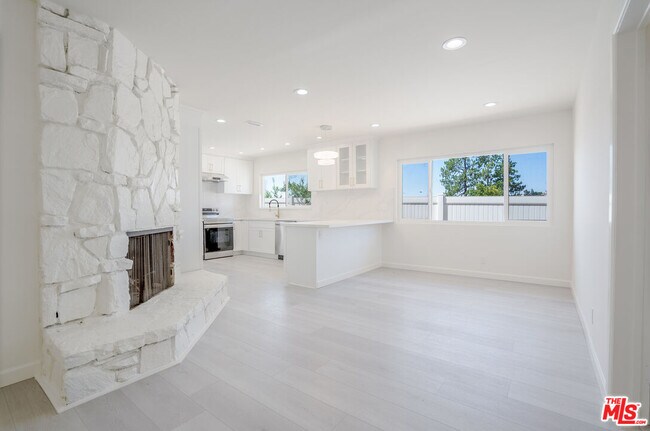 Building Photo - 17440 Fraser Pl