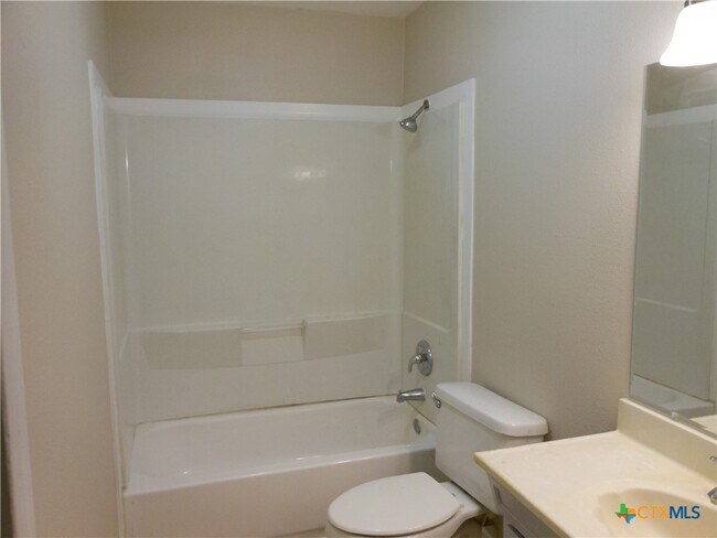 Building Photo - 333 Briarwood Dr