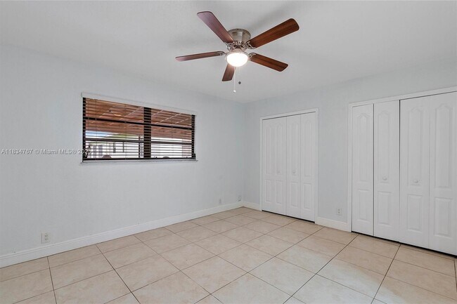 Building Photo - 6534 SW 27th St