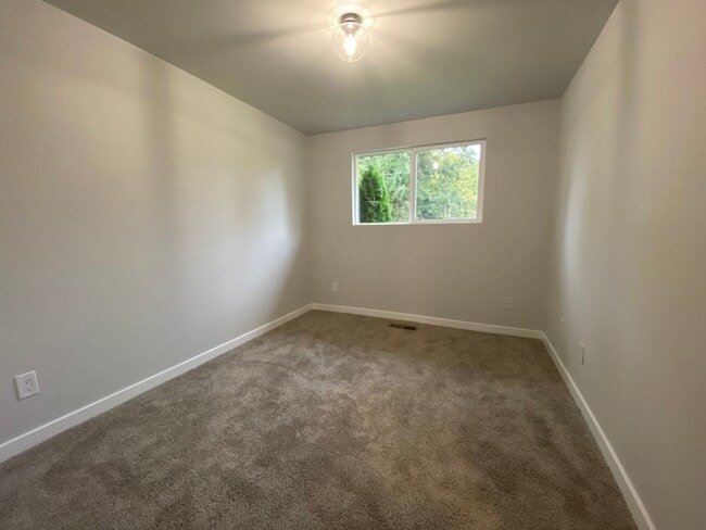 Building Photo - Woodland Creek Rambler on Corner lot with large yard