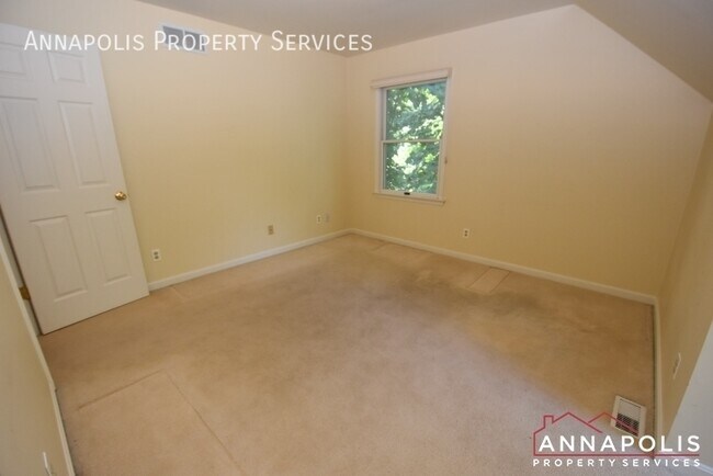 Building Photo - 1069 Carriage Hill Pkwy
