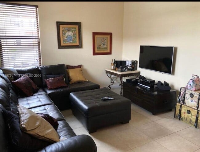 Building Photo - 3203 SE 6th St