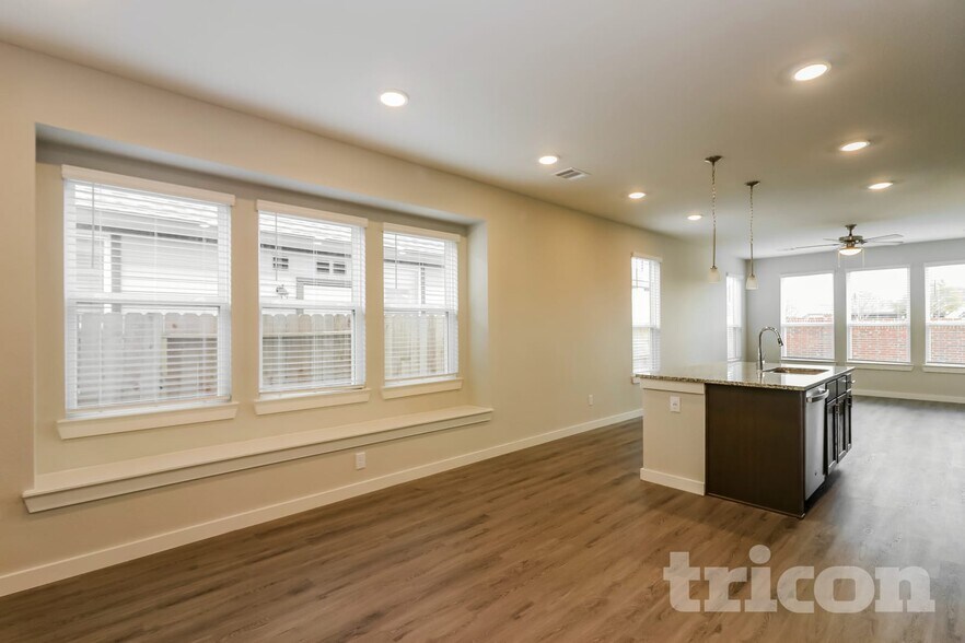 Building Photo - 23643 Gibson Frst Dr