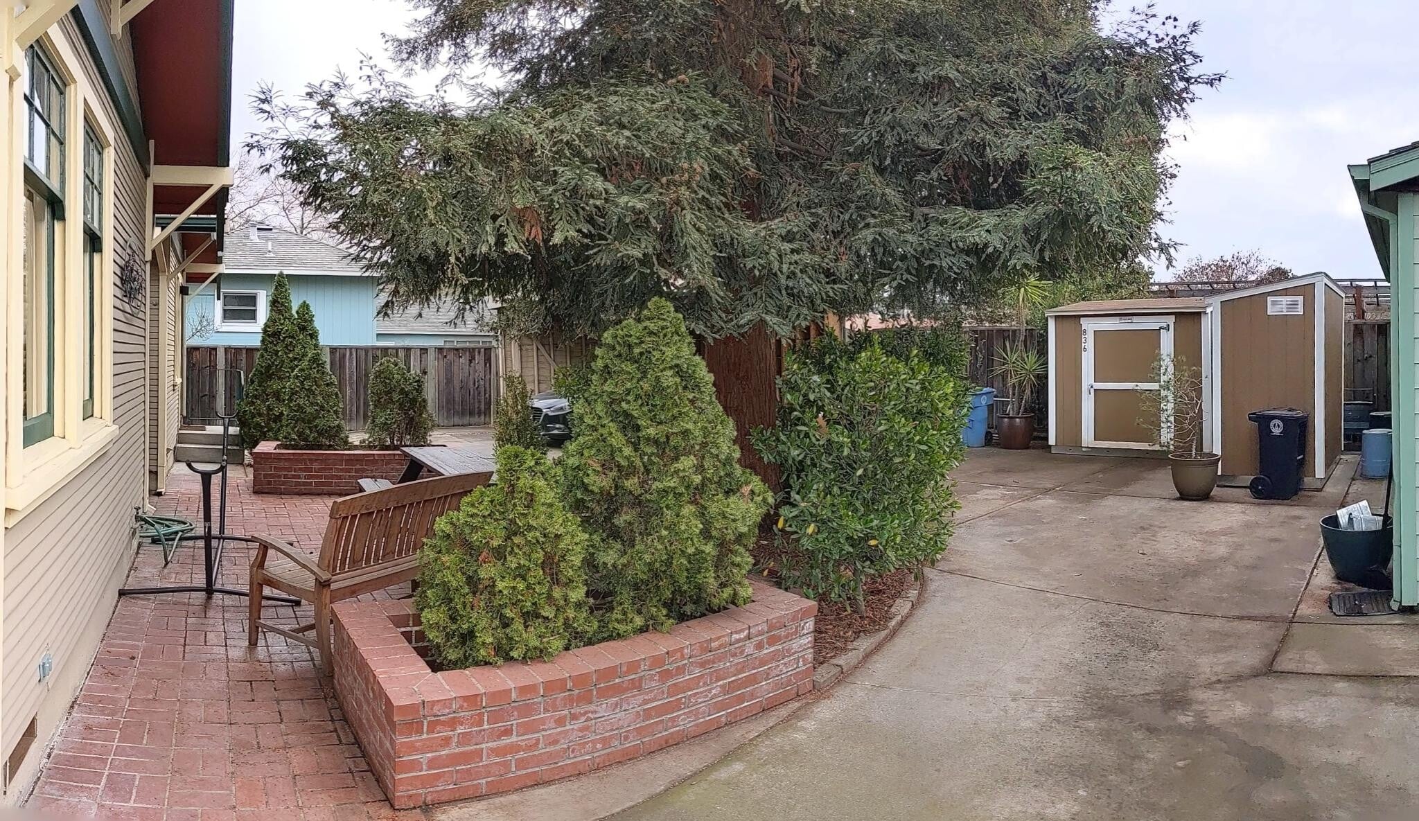 Building Photo - 834 Ramona St