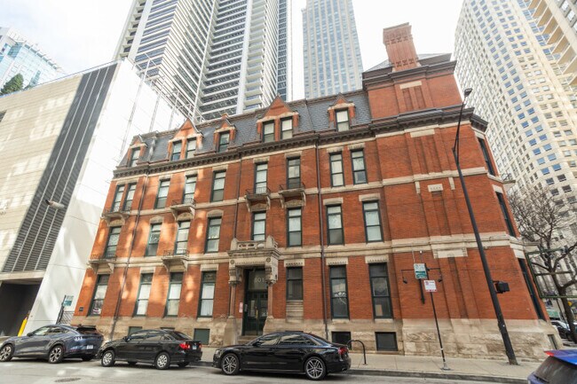 Primary Photo - 801 N Wabash Ave