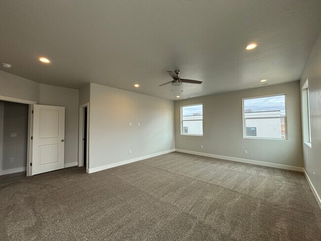Building Photo - SAND HOLLOW TOWNHOME FOR RENT!