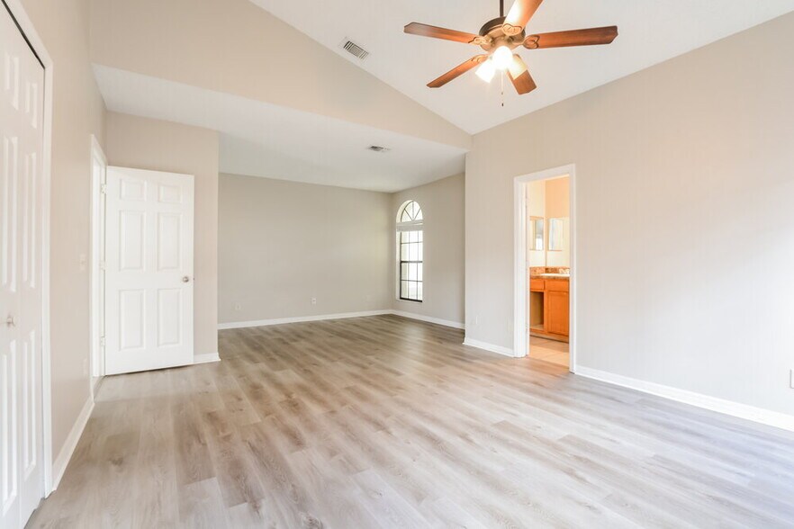 Building Photo - 1006 Burnett St