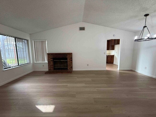 Building Photo - Great Natomas 3 Bedroom on Large Court