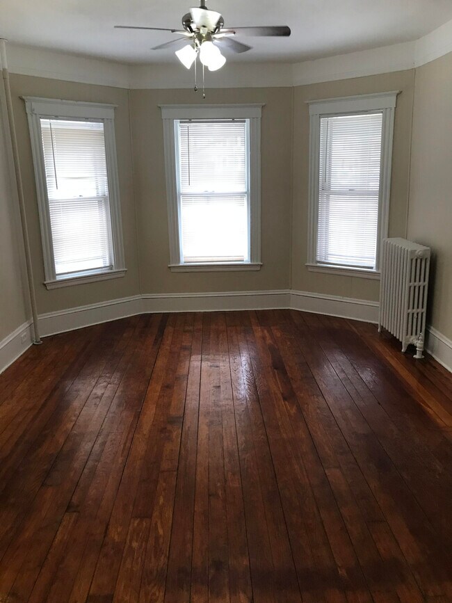 Building Photo - 18 Edison Green