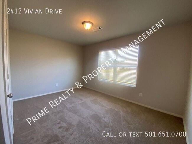 Building Photo - 2412 Vivian Dr