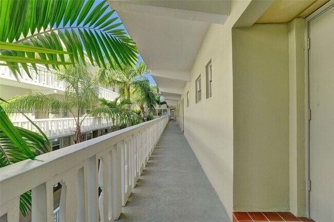 Building Photo - 330 SE 2nd St