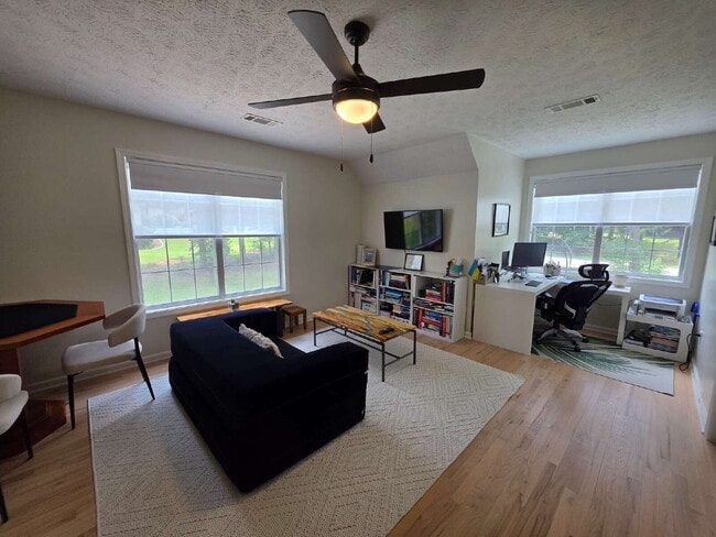 Building Photo - Stylish modern 2 story on a spacious 1 acre lot in Sharpsburg - avail Sept 1st.