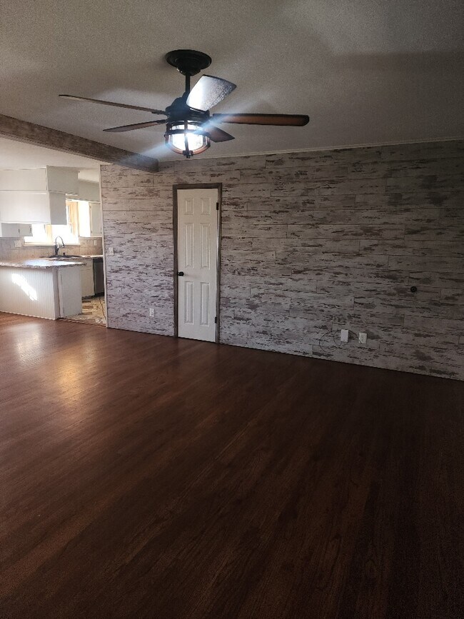 Building Photo - 1352 Chickasaw Dr