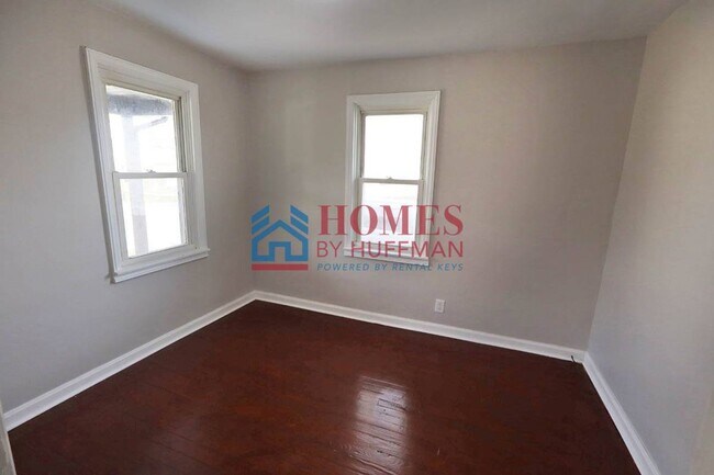 Building Photo - Two Bedroom House | Move In Ready!