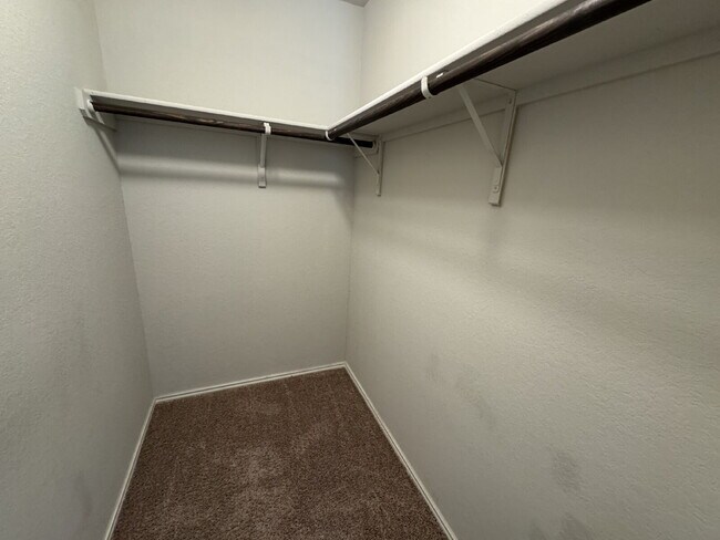 Building Photo - Three bed two bath two car garage in Cotto...