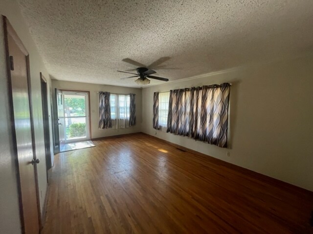 Building Photo - 1507 N Gow St