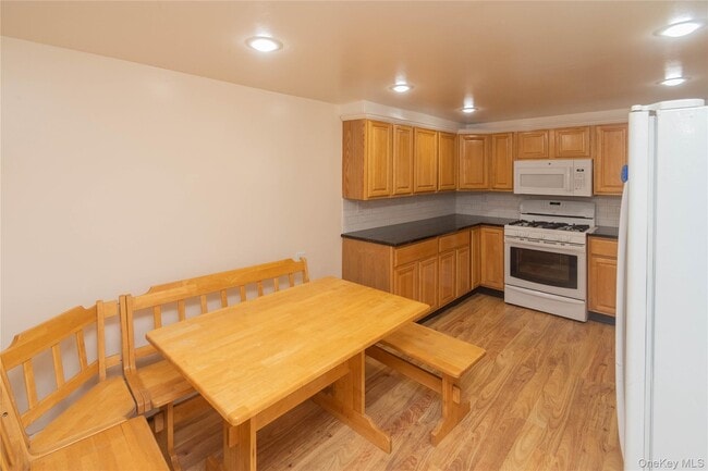 Building Photo - 30 Tobins Ln