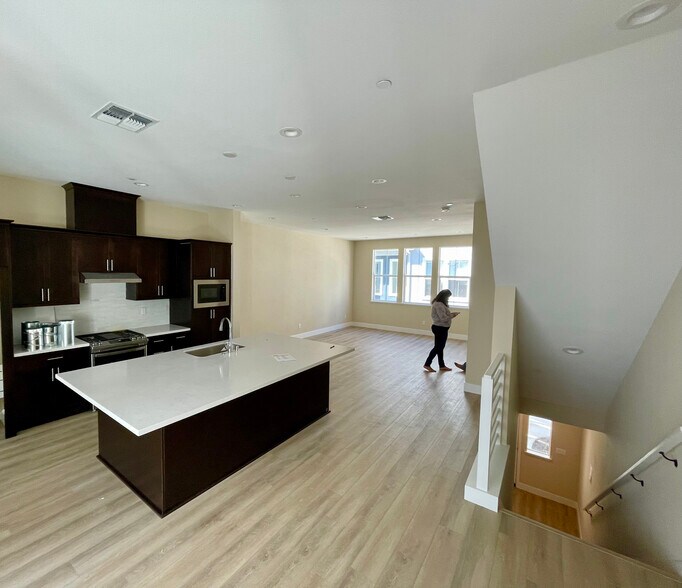 Building Photo - 37333 Suncrest St