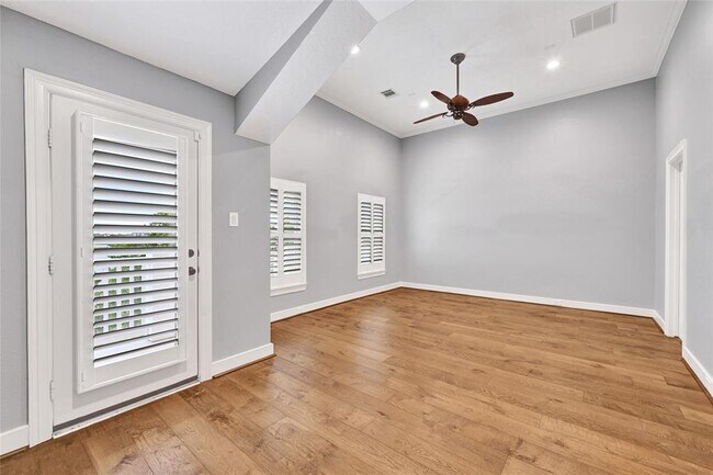 Building Photo - 210 Breezy Way