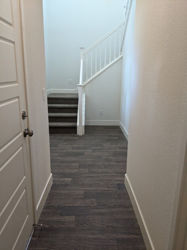 Building Photo - Prime location in Merced!