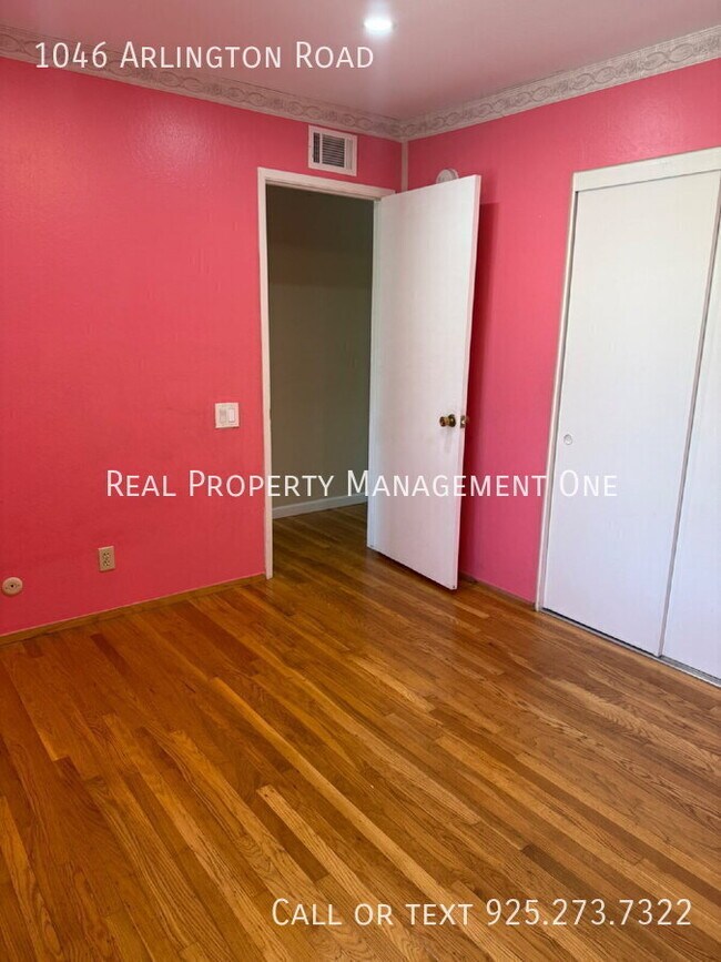 Building Photo - 1046 Arlington Rd