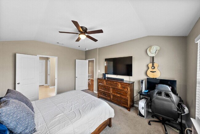 Building Photo - Charming Modern Home with Premium Amenitie...