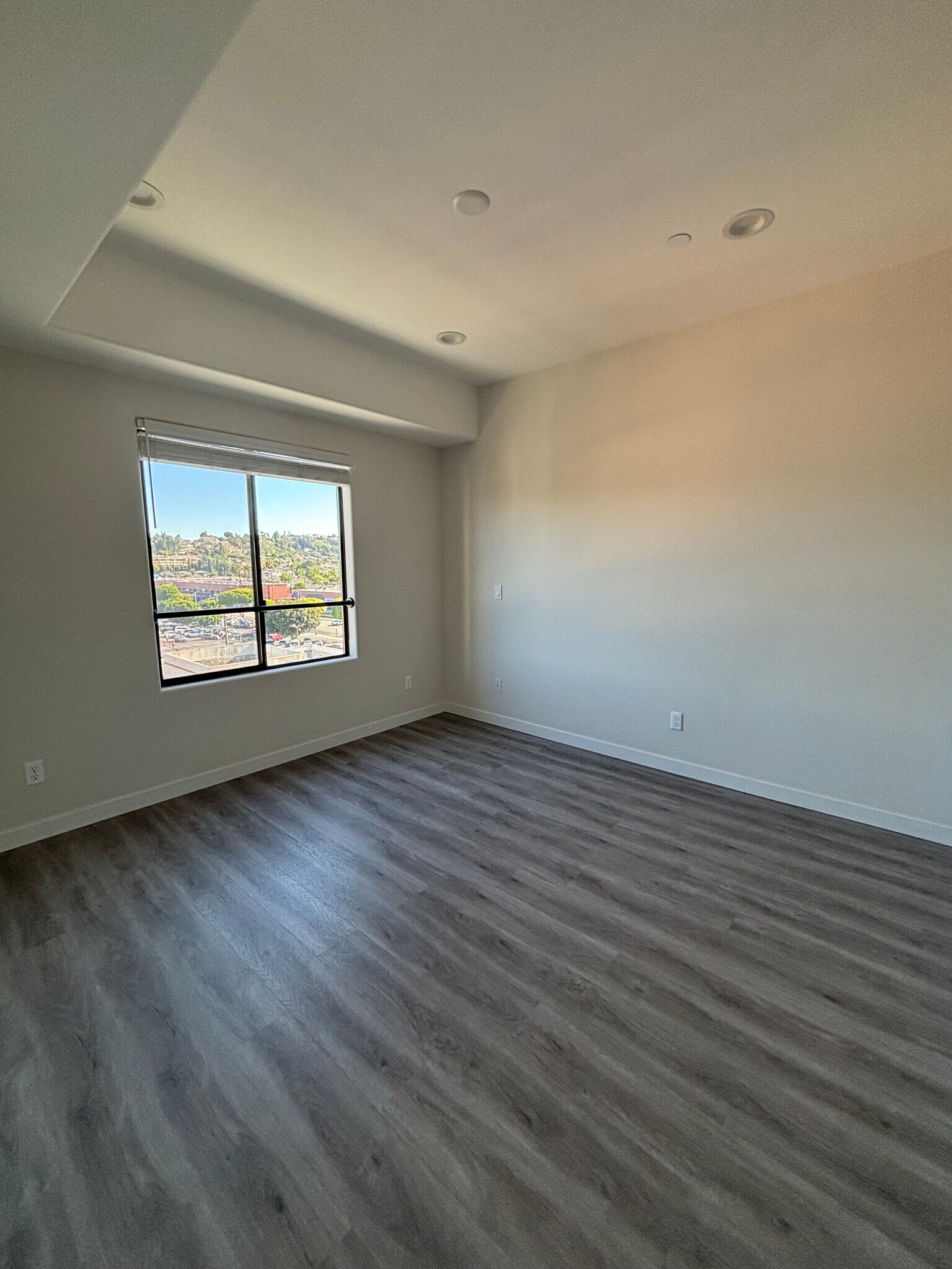 Building Photo - 419 N Chandler Ave