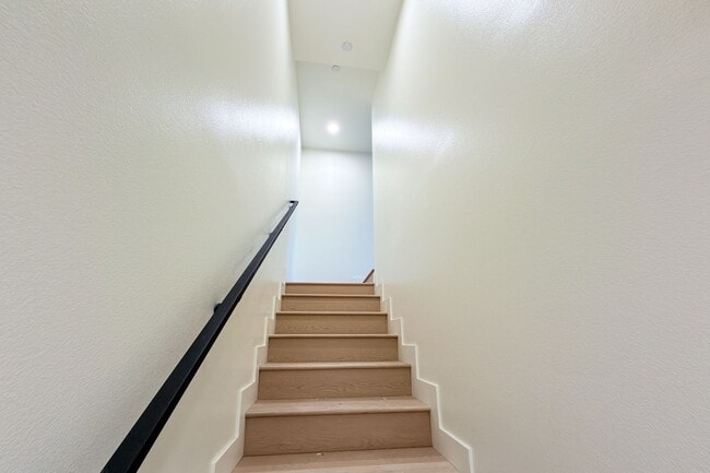 Building Photo - Brand New Luxury 4 & 5 Bed Units