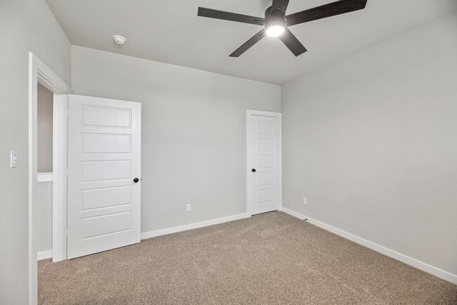 Building Photo - AVAILABLE NOW! 3 BEDROOM TRIPLEX  LOCATED ON 1-ACRE LOT IN MIDLOTHIAN, TX!