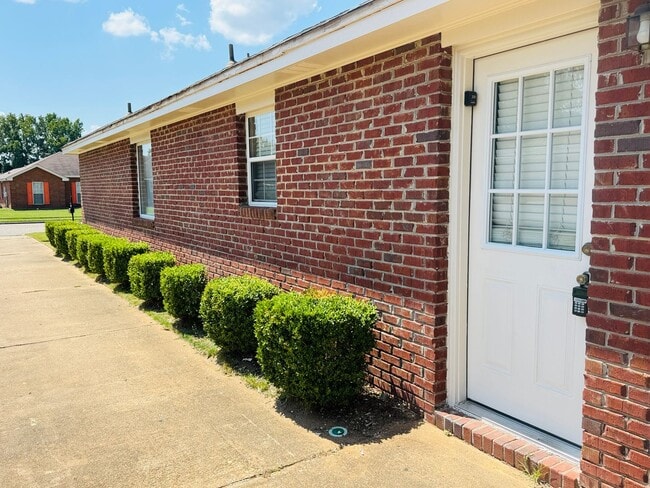 Building Photo - Modern 3-Bedroom Beauty in East Montgomery