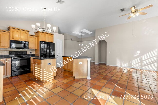 Building Photo - 10253 Oasis Palm Dr