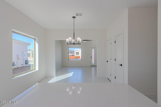 Building Photo - 500 E San Antonio Ave