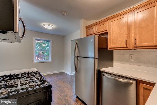 Building Photo - 2212 Arlington Terrace