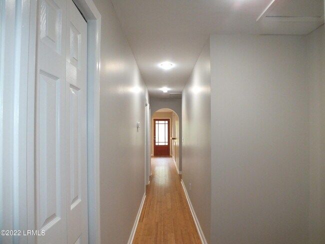 Building Photo - 418 Meritta Ave