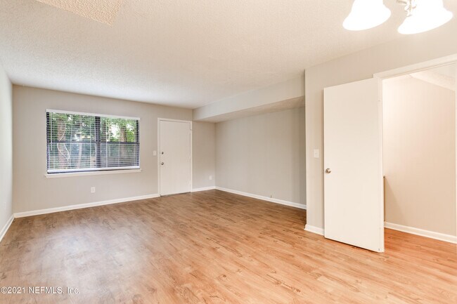 Building Photo - 1357 Kingsley Ave