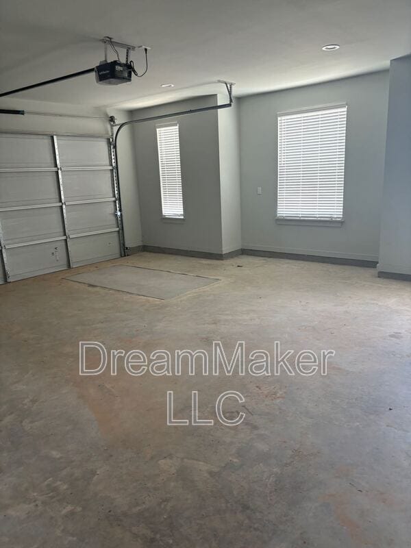 Building Photo - 5381 Red Maple Ave