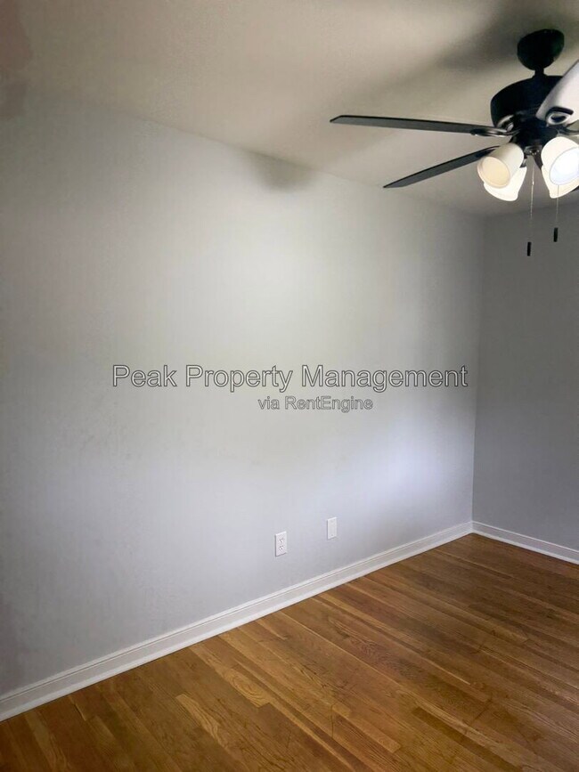 Building Photo - 2119 Woodmont Dr